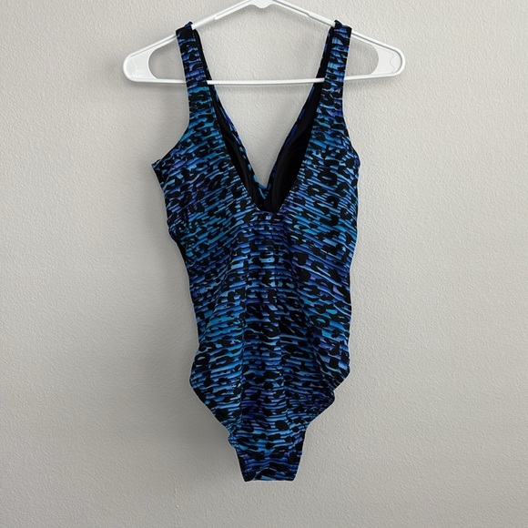 Miraclesuit Purr-Fection Crossover with Mesh One Piece Swimsuit - Picture 3 of 5